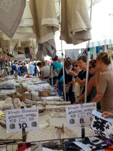 Il Mercato del Consorzio degli Ambulanti di Forte dei Marmi in piazza della Rocca a Viterbo domenica 16 novembre 2014