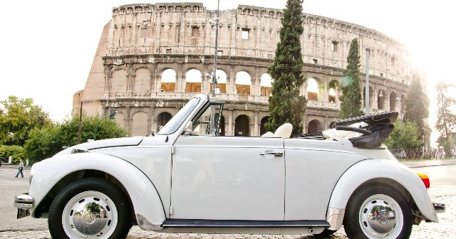 Maggiolone cabrio Tour per Roma in stile Vintage da Palazzo Scanderbeg in auto d-epoca